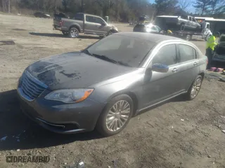 2013 Chrysler 200 Limited with VIN 1C3CCBCG5DN513847, listed as a IAAI auction lot 41370594 with NaN miles. Bid and sale history available at carsss.com. Image 17.