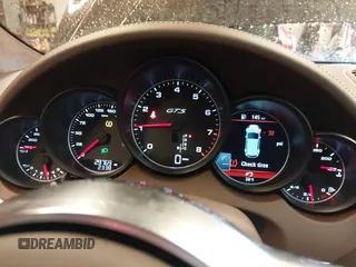 2016 Porsche Cayenne GTS z VIN WP1AD2A29GLA72438, wystawiony jako IAAI lot #41279805 z przebiegiem 29 769 mil mil oraz . Historia ofert i sprzedaży dostępna na DreamBid. Obrazek 7.