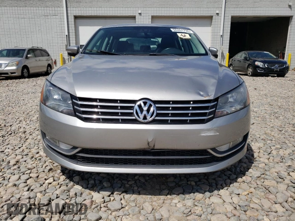2014 Volkswagen Passat SEL Premium z VIN 1VWCN7A37EC048162, wystawiony jako Copart lot #55351735 z przebiegiem 110 549 mil mil oraz Czysty tytuł • Clean title. Historia ofert i sprzedaży dostępna na DreamBid. Obrazek 5.