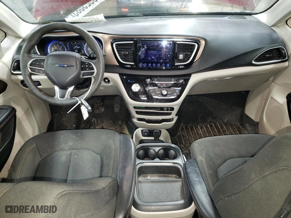 2017 Chrysler Pacifica Touring-L with VIN 2C4RC1BG5HR817237, listed as a Copart auction lot 46523085 with 131,978 mi miles and Salvage Title. Bid and sale history available at carsss.com. Image 8.