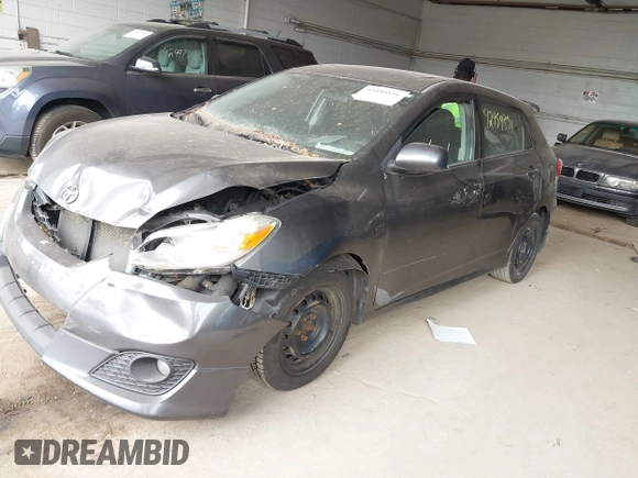 2010 Toyota Matrix S z VIN 2T1KE4EEXAC036565, wystawiony jako IAAI lot #42459351 z przebiegiem 182 150 mil mil oraz . Historia ofert i sprzedaży dostępna na DreamBid. Obrazek 2.
