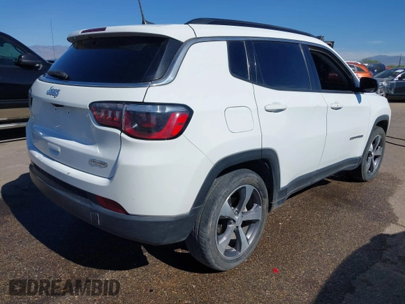 2022 Jeep Compass Latitude with VIN 3C4NJCBB3NT202358, listed as a IAAI auction lot 40755276 with 24,073 mi miles and . Bid and sale history available at carsss.com. Image 4.