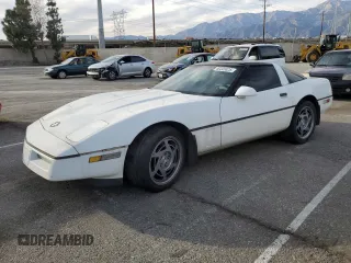 1990 Chevrolet Corvette z VIN 1G1YY2382L5120018, wystawiony jako Copart lot #46445825 z przebiegiem Nie podano mil oraz Czysty tytuł • Clean title. Historia ofert i sprzedaży dostępna na DreamBid. Obrazek 1.