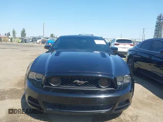 2013 Ford Mustang V6 z VIN 1ZVBP8AM2D5259728, wystawiony jako IAAI lot #42478522 z przebiegiem 179 685 mil mil oraz . Historia ofert i sprzedaży dostępna na DreamBid. Obrazek 12.