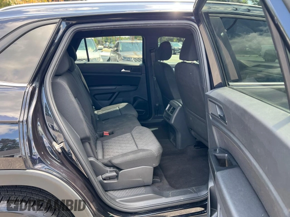 2020 Volkswagen Atlas S with VIN 1V2GC2CA3LC225388, listed as a Copart auction lot 62426205 with 133,709 mi miles and Clean title. Bid and sale history available at DreamBid. Image 6.