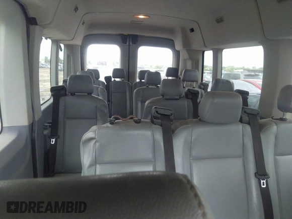 2015 Ford Transit Passenger XL z VIN 1FBAX2CG3FKA97085, wystawiony jako IAAI lot #42210744 z przebiegiem 81 911 mil mil oraz . Historia ofert i sprzedaży dostępna na DreamBid. Obrazek 8.