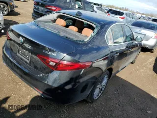 2018 Alfa Romeo Giulia Ti Lusso z VIN ZARFAEEN3J7570422, wystawiony jako Copart lot #53567845 z przebiegiem 27 932 mil mil oraz Szkoda całkowita • Salvage title. Historia ofert i sprzedaży dostępna na DreamBid. Obrazek 3.
