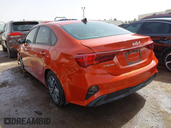 2022 Kia Forte LXS z VIN 3KPF24AD8NE434985, wystawiony jako IAAI lot #41797267 z przebiegiem 50 704 mil mil oraz . Historia ofert i sprzedaży dostępna na DreamBid. Obrazek 3.