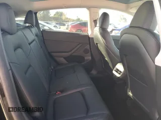 2024 Tesla Model Y Long Range z VIN 7SAYGAEE2RF075681, wystawiony jako Copart lot #86433524 z przebiegiem 18 640 mil mil oraz Szkoda całkowita • Salvage title. Historia ofert i sprzedaży dostępna na DreamBid. Obrazek 11.