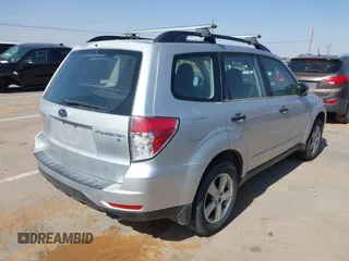 2010 Subaru Forester X с VIN JF2SH6BC8AH797596, выставлен на аукционе IAAI как лот 42454541 с пробегом 87 291 миль миль и . История ставок и продаж доступна на DreamBid. Изображение 4.