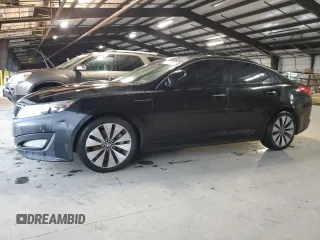 2011 Kia Optima SX z VIN KNAGR4A68B5141075, wystawiony jako Copart lot #57345565 z przebiegiem 196 192 mil mil oraz Czysty tytuł • Clean title. Historia ofert i sprzedaży dostępna na DreamBid. Obrazek 1.