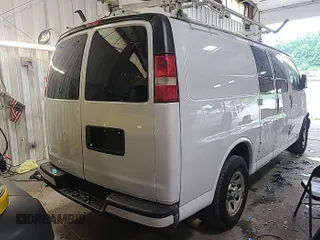 2013 Chevrolet Express Cargo z VIN 1GCSGAFX2D1138833, wystawiony jako IAAI lot #42521021 z przebiegiem 103 313 mil mil oraz . Historia ofert i sprzedaży dostępna na DreamBid. Obrazek 4.