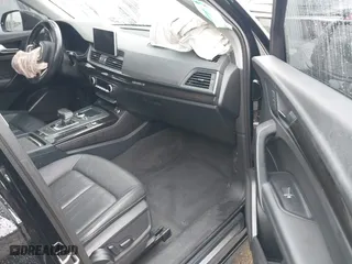 2019 Audi Q5 Premium Plus with VIN WA1BNAFY5K2061035, listed as a IAAI auction lot 41514402 with 62,157 mi miles. Bid and sale history available at carsss.com. Image 5.