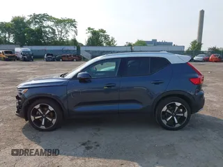 2021 Volvo XC40 Momentum with VIN YV4162UK1M2464500, listed as a IAAI auction lot 42504680 with 29,130 mi miles and . Bid and sale history available at DreamBid. Image 15.