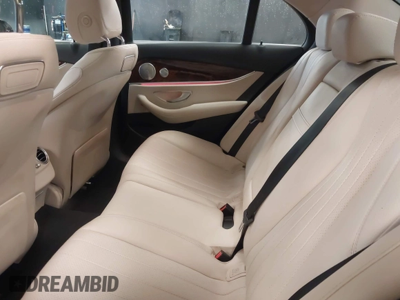 2019 Mercedes-Benz E 300 z VIN WDDZF4KB0KA595852, wystawiony jako IAAI lot #42060124 z przebiegiem 106 084 mil mil oraz . Historia ofert i sprzedaży dostępna na DreamBid. Obrazek 8.