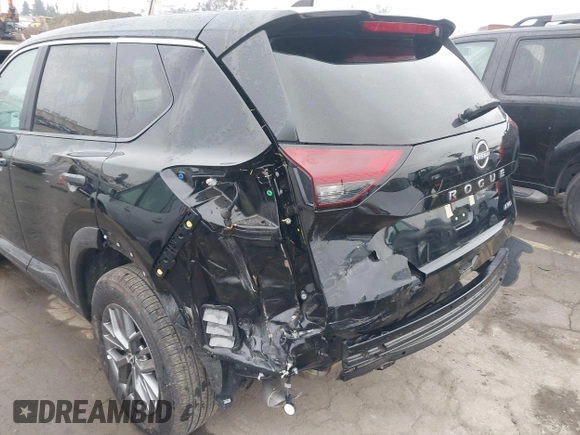 2025 Nissan Rogue S z VIN 5N1BT3ABXSC765294, wystawiony jako IAAI lot #41905928 z przebiegiem 600 mil mil oraz . Historia ofert i sprzedaży dostępna na DreamBid. Obrazek 6.