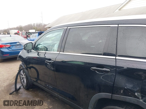 2019 Toyota Highlander SE with VIN 5TDJZRFH3KS732604, listed as a IAAI auction lot 41660910 with Not provided miles and . Bid and sale history available at DreamBid. Image 15.