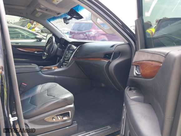 2015 Cadillac Escalade Luxury with VIN 1GYS3MKJ6FR747131, listed as a IAAI auction lot 41820427 with 49,956 mi miles. Bid and sale history available at carsss.com. Image 5.