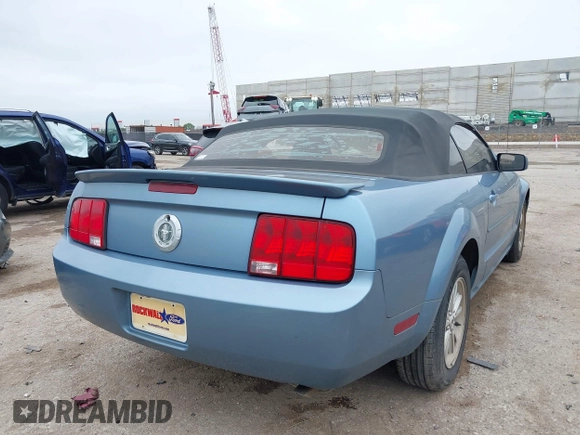 2007 Ford Mustang Deluxe with VIN 1ZVFT84N375262594, listed as a IAAI auction lot 42405440 with 135,981 mi miles and . Bid and sale history available at DreamBid. Image 4.