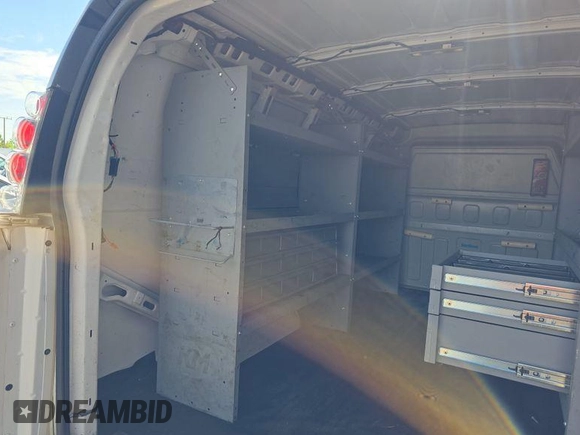2021 Chevrolet Express Cargo с VIN 1GCWGAFP2M1166293, выставлен на аукционе IAAI как лот 42566387 с пробегом 116 410 миль миль и . История ставок и продаж доступна на DreamBid. Изображение 18.