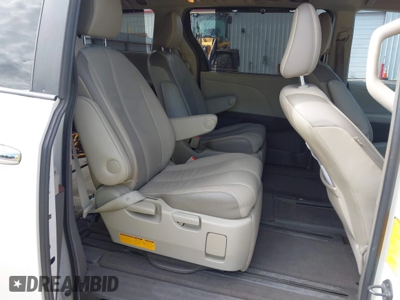 2012 Toyota Sienna XLE AAS z VIN 5TDYK3DC3CS186962, wystawiony jako IAAI lot #42325047 z przebiegiem Nie podano mil oraz . Historia ofert i sprzedaży dostępna na DreamBid. Obrazek 5.