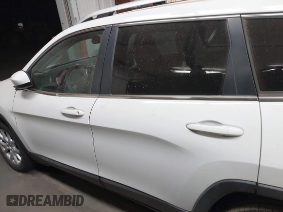 2016 Jeep Cherokee Altitude with VIN 1C4PJLCB7GW342904, listed as a IAAI auction lot 42281323 with 124,309 mi miles and . Bid and sale history available at DreamBid. Image 14.