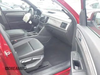2020 Volkswagen Atlas SE z VIN 1V21E2CA8LC209638, wystawiony jako IAAI lot #42280724 z przebiegiem 79 659 mil mil oraz . Historia ofert i sprzedaży dostępna na DreamBid. Obrazek 5.