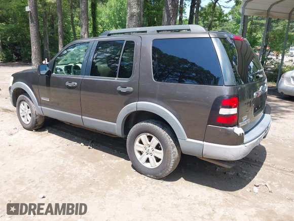 2006 Ford Explorer XLT z VIN 1FMEU73E36UB70375, wystawiony jako IAAI lot #42460992 z przebiegiem 177 637 mil mil oraz . Historia ofert i sprzedaży dostępna na DreamBid. Obrazek 3.
