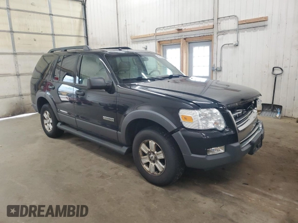 2006 Ford Explorer XLT z VIN 1FMEU73E06UB02857, wystawiony jako Copart lot #57403205 z przebiegiem 186 605 mil mil oraz Szkoda całkowita • Salvage title. Historia ofert i sprzedaży dostępna na DreamBid. Obrazek 4.