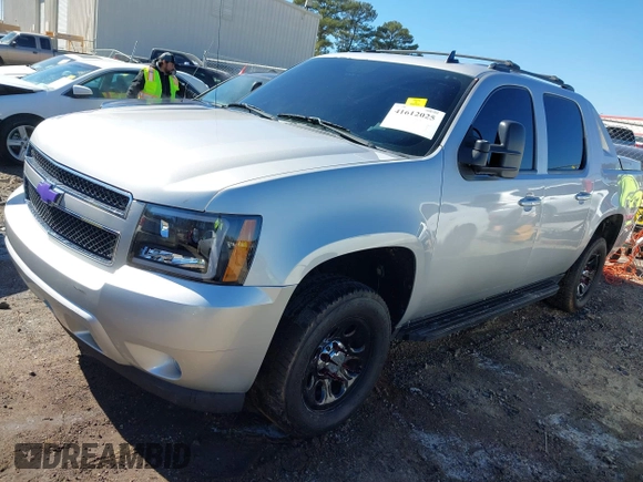 2011 Chevrolet Avalanche LS with VIN 3GNMCEE01BG393771, listed as a IAAI auction lot 41612025 with 199,994 mi miles. Bid and sale history available at carsss.com. Image 17.