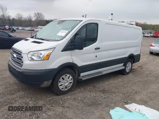 2019 Ford Transit z VIN 1FTYR1ZM4KKB00758, wystawiony jako IAAI lot #42006896 z przebiegiem 67 270 mil mil oraz . Historia ofert i sprzedaży dostępna na DreamBid. Obrazek 2.