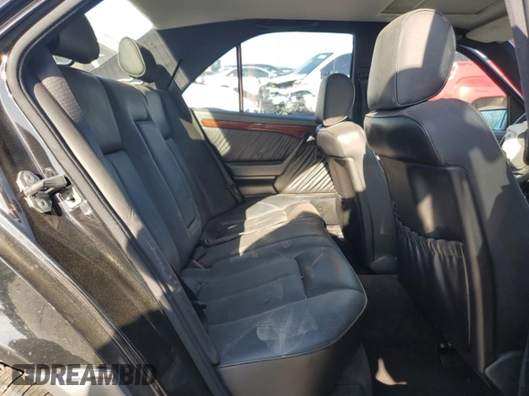 1994 Mercedes-Benz C z VIN WDBHA28E3RF075327, wystawiony jako Copart lot #57819825 z przebiegiem 83 224 mil mil oraz Szkoda całkowita • Salvage title. Historia ofert i sprzedaży dostępna na DreamBid. Obrazek 10.