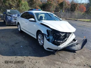 2017 Volkswagen Passat S z VIN 1VWAT7A3XHC003198, wystawiony jako IAAI lot #41878733 z przebiegiem 107 874 mil mil oraz . Historia ofert i sprzedaży dostępna na DreamBid. Obrazek 1.