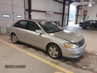2003 Toyota Avalon XL z VIN 4T1BF28B13U273482, wystawiony jako IAAI lot #42440384 z przebiegiem 305 811 mil mil oraz . Historia ofert i sprzedaży dostępna na DreamBid. Obrazek 1.