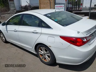 2013 Hyundai Sonata GLS z VIN 5NPEB4ACXDH698593, wystawiony jako IAAI lot #42273055 z przebiegiem 198 516 mil mil oraz . Historia ofert i sprzedaży dostępna na DreamBid. Obrazek 3.