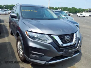 2020 Nissan Rogue SV z VIN KNMAT2MV7LP538977, wystawiony jako IAAI lot #42227082 z przebiegiem 55 781 mil mil oraz . Historia ofert i sprzedaży dostępna na DreamBid. Obrazek 1.