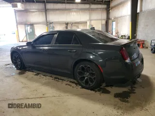 2019 Chrysler 300 S z VIN 2C3CCABG2KH516027, wystawiony jako Copart lot #84686654 z przebiegiem 73 155 mil mil oraz Szkoda całkowita • Salvage title. Historia ofert i sprzedaży dostępna na DreamBid. Obrazek 2.