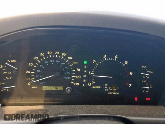 2001 Lexus LX 470 z VIN JTJHT00W313504330, wystawiony jako Copart lot #61126435 z przebiegiem 87 049 mil mil oraz Czysty tytuł • Clean title. Historia ofert i sprzedaży dostępna na DreamBid. Obrazek 9.