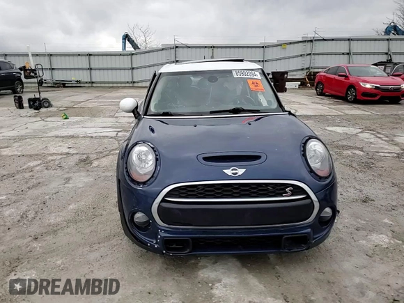 2017 MINI Hardtop 4 Door Cooper S z VIN WMWXU3C58H2D31839, wystawiony jako Copart lot #85902094 z przebiegiem Nie podano mil oraz Nie do naprawy • Non repairable. Historia ofert i sprzedaży dostępna na DreamBid. Obrazek 10.