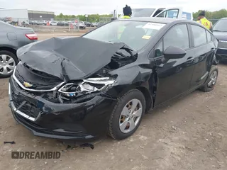 2017 Chevrolet Cruze LS z VIN 1G1BC5SM2H7223276, wystawiony jako IAAI lot #42188962 z przebiegiem 102 796 mil mil oraz . Historia ofert i sprzedaży dostępna na DreamBid. Obrazek 2.