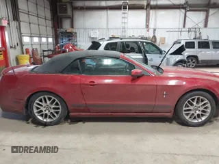 2013 Ford Mustang V6 с VIN 1ZVBP8EM8D5200645, выставлен на аукционе IAAI как лот 41035547 с пробегом 156 702 миль миль и . История ставок и продаж доступна на DreamBid. Изображение 13.