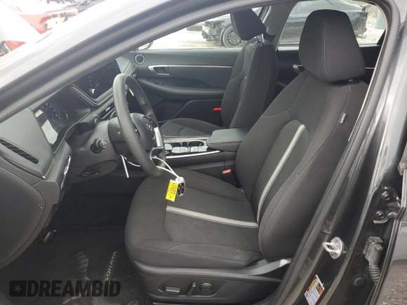 2023 Hyundai Sonata SEL z VIN KMHL64JA4PA322263, wystawiony jako Copart lot #55562385 z przebiegiem 32 979 mil mil oraz Nie do naprawy • Non repairable. Historia ofert i sprzedaży dostępna na DreamBid. Obrazek 7.