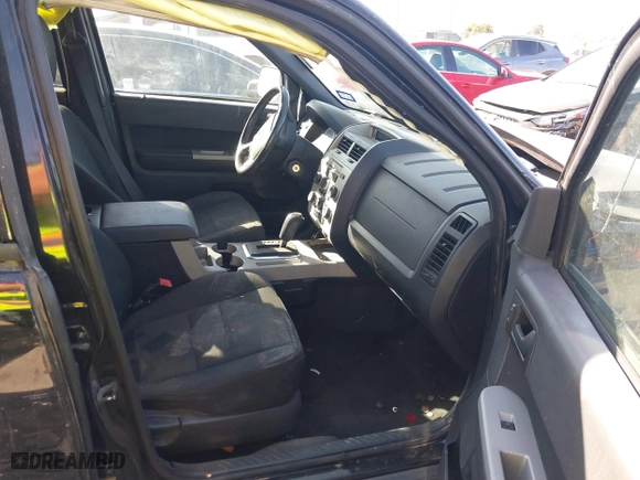 2010 Ford Escape XLT with VIN 1FMCU0DG1AKA15388, listed as a IAAI auction lot 41752399 with 189,655 mi miles. Bid and sale history available at carsss.com. Image 5.