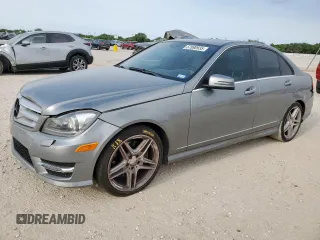 2013 Mercedes-Benz C 350 Sport z VIN WDDGF5HB1DA818794, wystawiony jako Copart lot #57690935 z przebiegiem 166 511 mil mil oraz Szkoda całkowita • Salvage title. Historia ofert i sprzedaży dostępna na DreamBid. Obrazek 1.