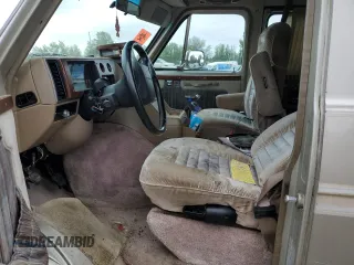 1992 Chevrolet Chevy Van z VIN 1GBEG25K2N7130047, wystawiony jako Copart lot #68682724 z przebiegiem 143 585 mil mil oraz Szkody całkowita. Historia ofert i sprzedaży dostępna na DreamBid. Obrazek 7.