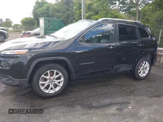 2015 Jeep Cherokee Latitude z VIN 1C4PJMCB4FW648897, wystawiony jako IAAI lot #42182493 z przebiegiem 129 457 mil mil oraz . Historia ofert i sprzedaży dostępna na DreamBid. Obrazek 6.