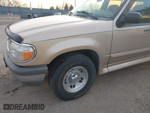 1996 Ford Explorer XL z VIN 1FMDU34X4TUD79706, wystawiony jako IAAI lot #41105853 z przebiegiem 152 175 mil mil oraz . Historia ofert i sprzedaży dostępna na DreamBid. Obrazek 16.