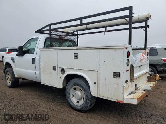 2008 Ford F-250 z VIN 1FDNF21508EE31135, wystawiony jako Copart lot #54377625 z przebiegiem 135 755 mil mil oraz Szkoda całkowita • Salvage title. Historia ofert i sprzedaży dostępna na DreamBid. Obrazek 2.