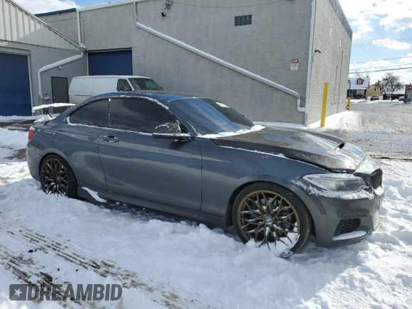 2014 BMW 2 Series M235i z VIN WBA1J7C59EVW84233, wystawiony jako Copart lot #89345115 z przebiegiem 175 655 mil mil oraz Czysty tytuł • Clean title. Historia ofert i sprzedaży dostępna na DreamBid. Obrazek 4.
