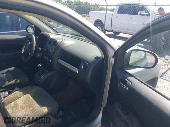 2016 Jeep Compass Sport с VIN 1C4NJDBB2GD662142, выставлен на аукционе IAAI как лот 42676965 с пробегом 180 685 миль миль и . История ставок и продаж доступна на DreamBid. Изображение 5.